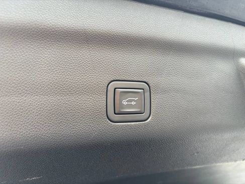 Used 2023 GMC Yukon XL SLT w/ SLT Premium Package AWD/4WD image 24