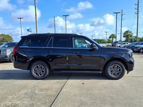 Used 2025 Ford Expedition Active AWD/4WD image 8