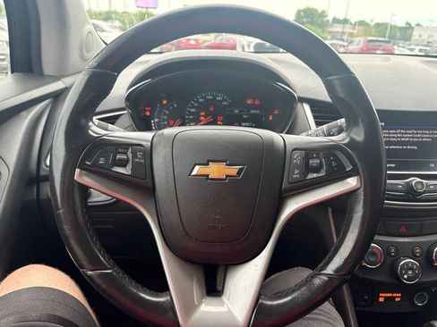 Used 2022 Chevrolet Trax LT w/ Driver Confidence Package AWD/4WD image 14