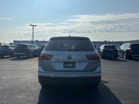 Used 2022 Volkswagen Tiguan SE AWD/4WD image 4