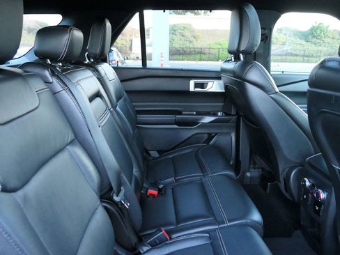 Used 2020 Ford Explorer ST image 23