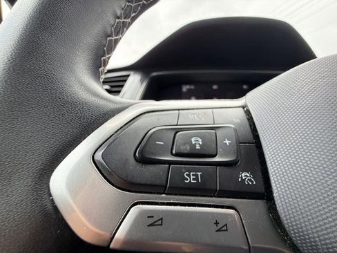 Used 2022 Volkswagen Tiguan SE AWD/4WD image 19
