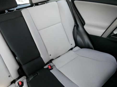 Used 2018 Toyota RAV4 XLE AWD/4WD image 14