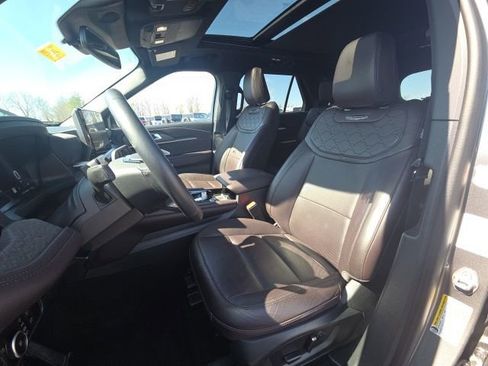 Used 2025 Ford Explorer Platinum w/ LUX Leather Package image 31