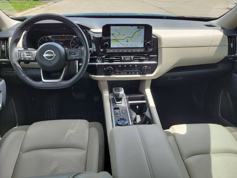 Used 2023 Nissan Pathfinder SL AWD/4WD image 7