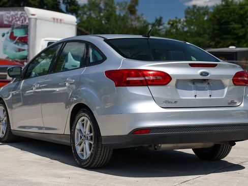 Used 2016 Ford Focus SE FWD image 4