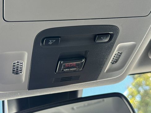 Used 2019 Toyota Camry SE FWD image 22