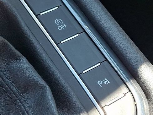 Used 2020 Volkswagen Tiguan SEL AWD/4WD image 25