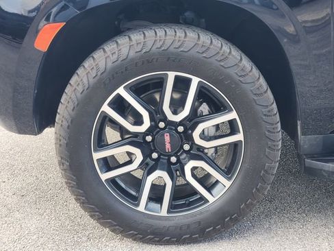 Used 2022 GMC Yukon AT4 AWD/4WD image 8