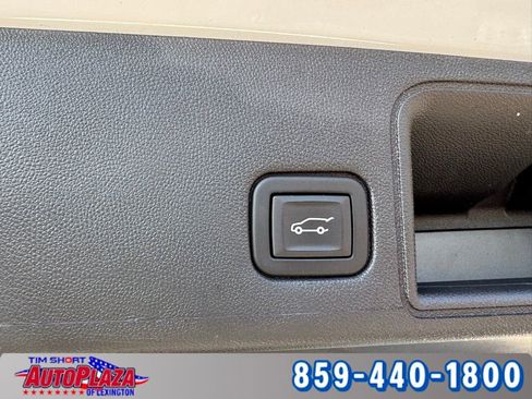Used 2023 GMC Terrain SLE w/ Driver Convenience Package image 37