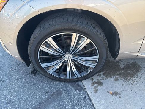 Used 2023 Volvo XC60 B5 Plus w/ Climate Package AWD/4WD image 11