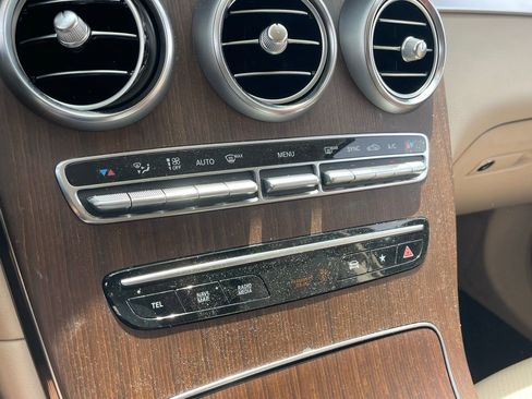 Used 2022 Mercedes-Benz GLC 300 w/ Premium Package Lite image 7