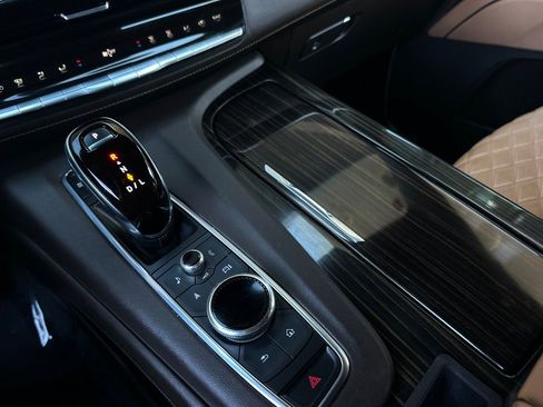 Used 2022 Cadillac Escalade Premium Luxury w/ Performance Package image 20