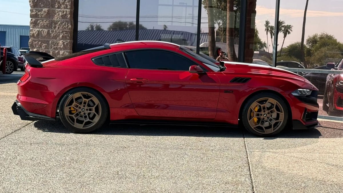 Used 2020 Ford Mustang GT Premium w/ GT Performance Package RWD image 18
