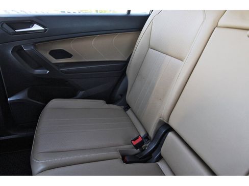 Used 2022 Volkswagen Tiguan SE FWD image 14