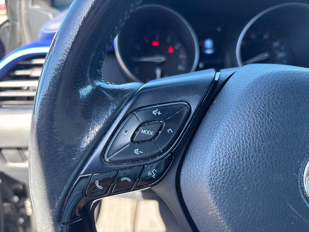 Used 2022 Toyota C-HR XLE FWD image 18