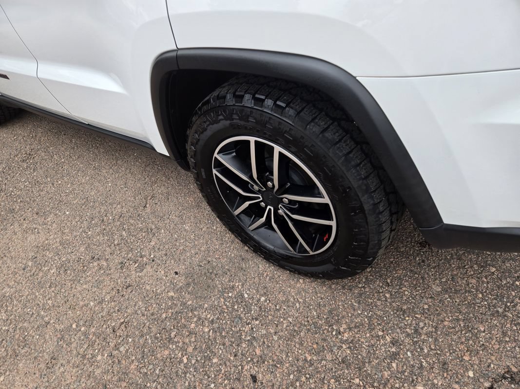 Used 2019 Jeep Grand Cherokee Trailhawk AWD/4WD image 7