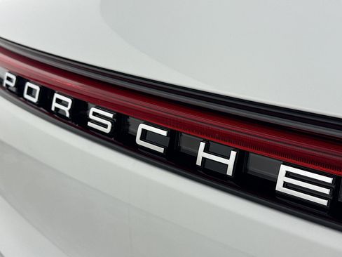Certified 2025 Porsche Macan image 25