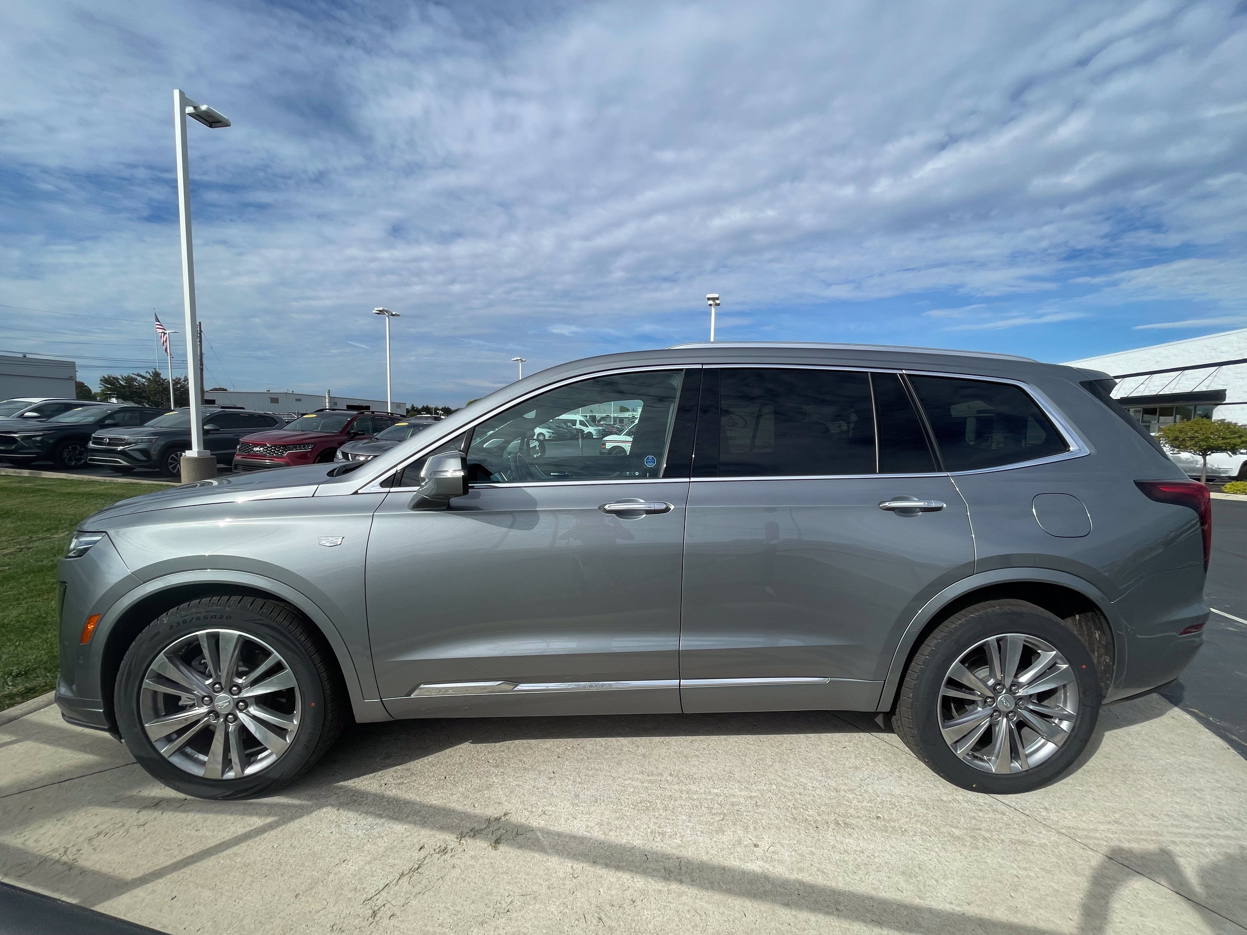 Used 2024 Cadillac XT6 Premium Luxury w/ Platinum Package AWD/4WD image 4