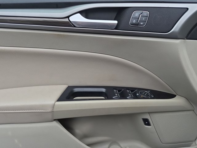 Used 2019 Ford Fusion SEL FWD image 10
