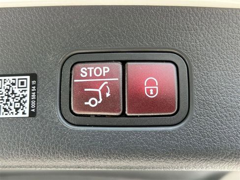 Certified 2025 Mercedes-Benz GLC 300 4MATIC image 25