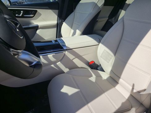 Used 2025 Mercedes-Benz GLC 300 4MATIC image 15