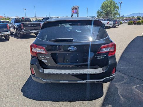 Used 2017 Subaru Outback 2.5i Touring AWD/4WD image 4