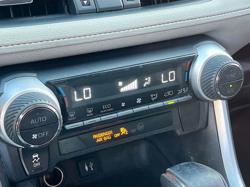 Used 2019 Toyota RAV4 XLE Premium image 15