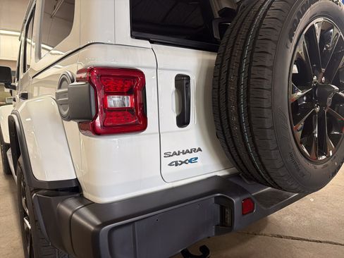 Certified 2025 Jeep Wrangler Unlimited Sahara AWD/4WD image 8