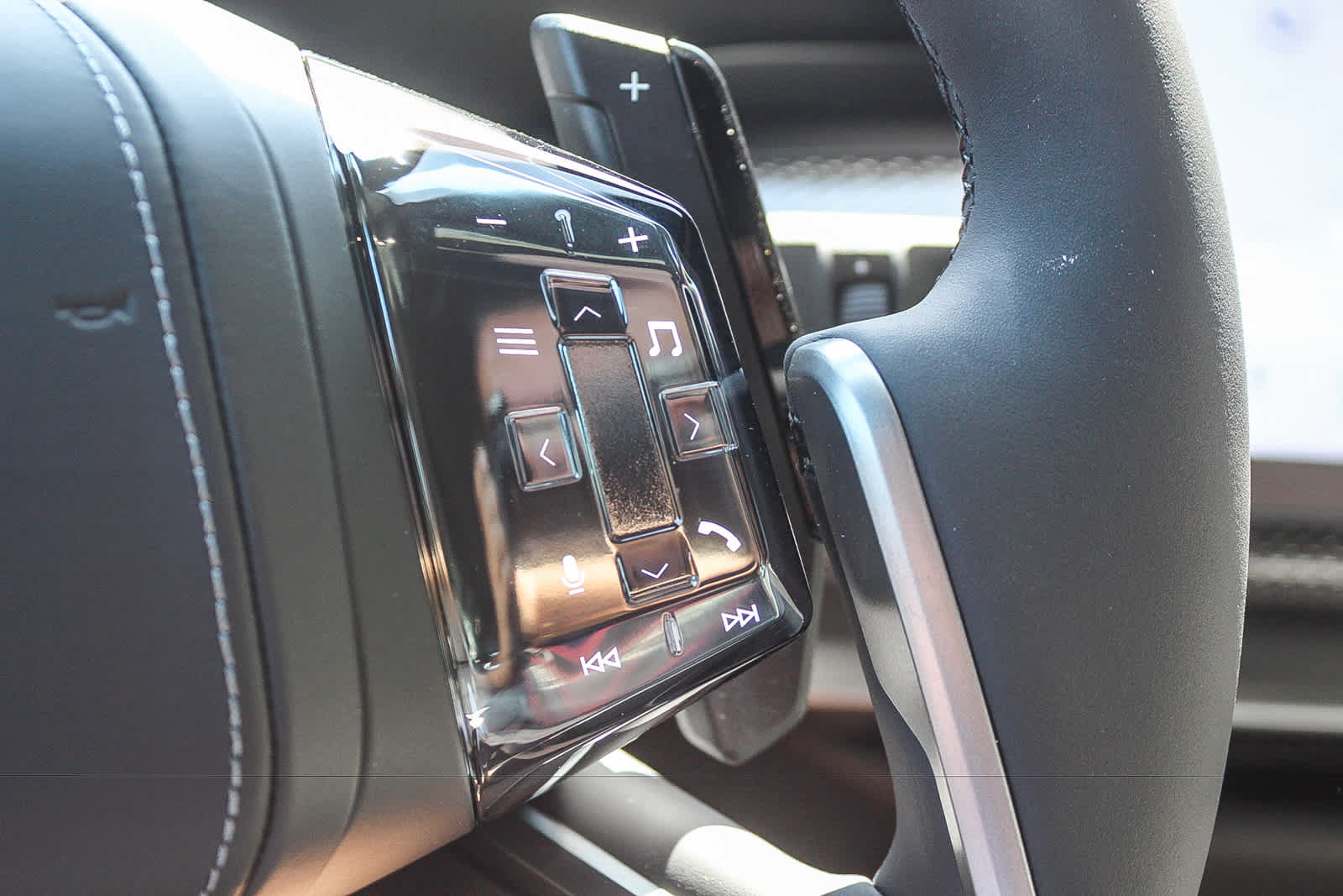 New 2027 BMW 740i w/ Executive Package RWD image 23