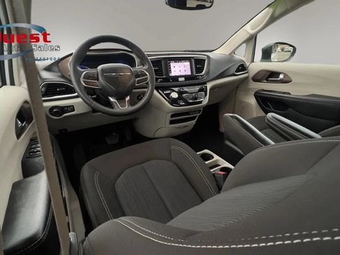 Used 2024 Chrysler Voyager LX FWD image 27