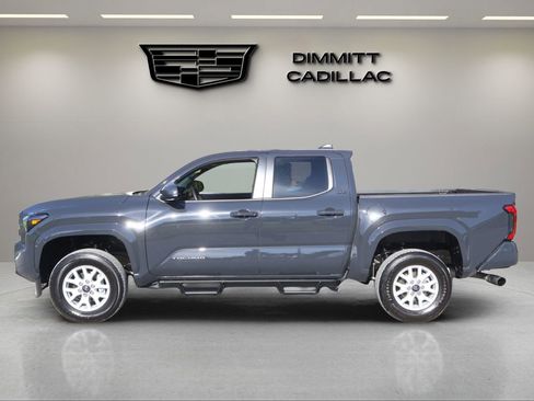 Used 2025 Toyota Tacoma SR5 image 2