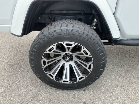 Used 2021 Jeep Gladiator Overland AWD/4WD image 9