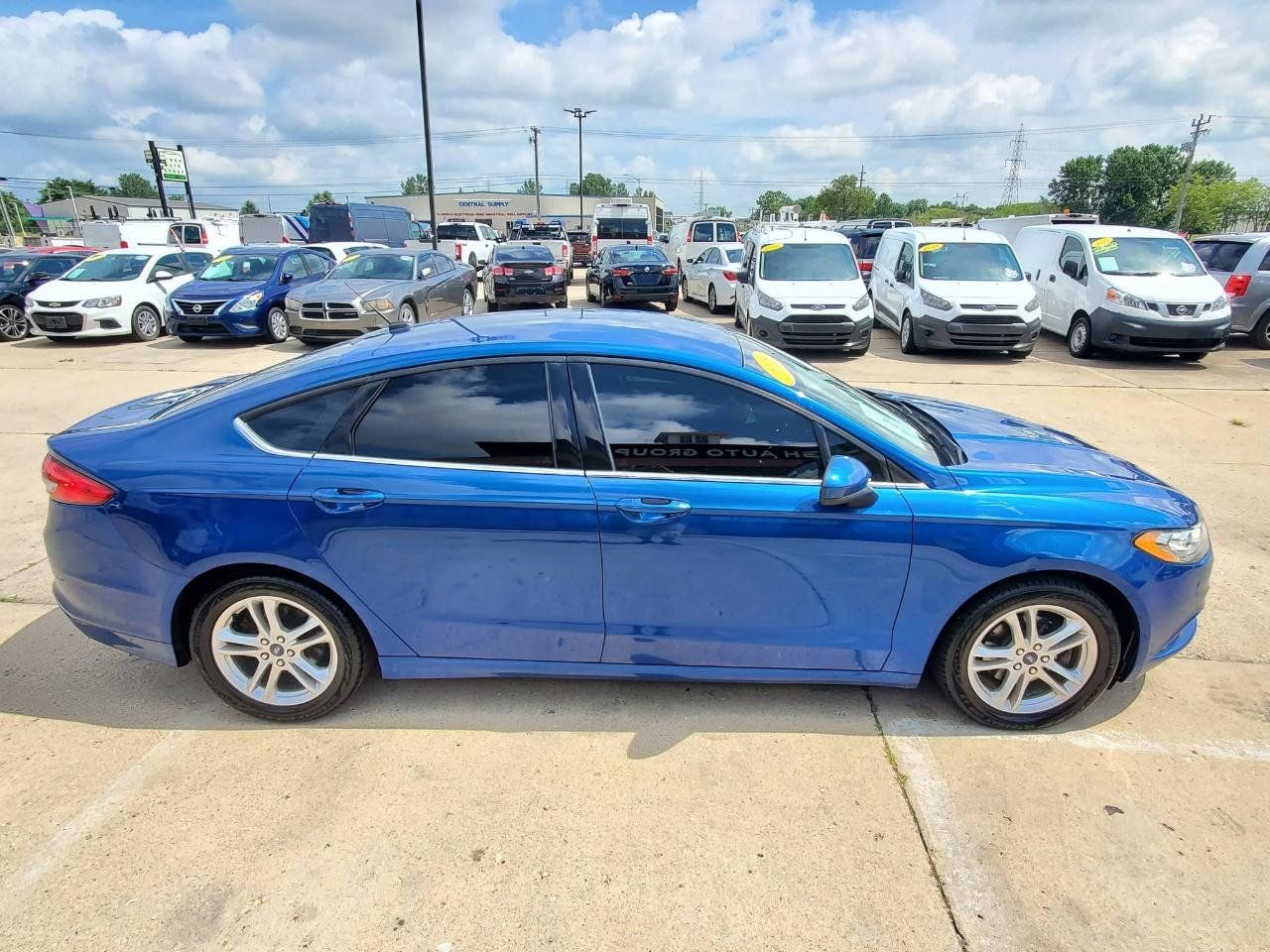 Used 2018 Ford Fusion SE FWD image 4