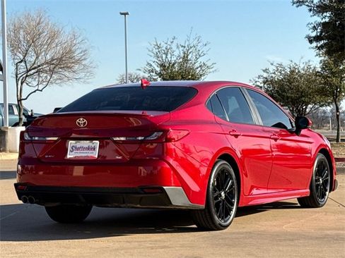 Used 2025 Toyota Camry SE image 8