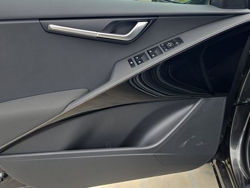 New 2026 Kia Niro EX FWD image 16