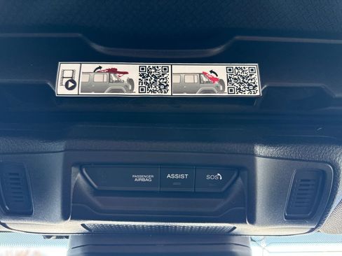 Used 2024 Jeep Wrangler Unlimited Rubicon w/ Technology Group image 27