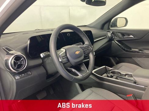 Used 2026 Chevrolet Equinox LT AWD/4WD image 14