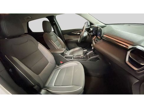 Used 2025 Chevrolet TrailBlazer LT AWD/4WD image 17