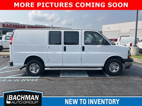 Used 2024 Chevrolet Express 2500 w/ Driver Convenience Package RWD image 2