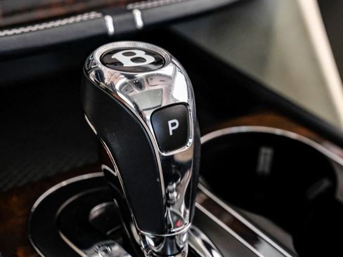 Used 2019 Bentley Bentayga AWD/4WD image 28