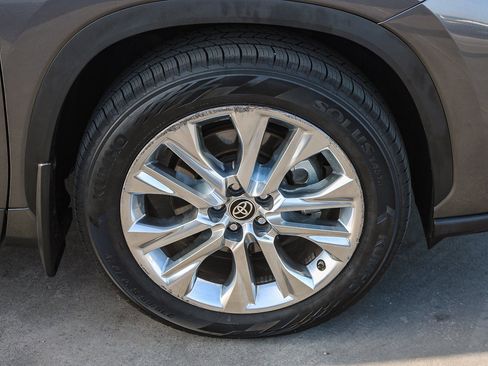 Used 2021 Toyota Highlander Limited image 11