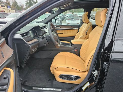 New 2025 Jeep Grand Cherokee Summit image 16