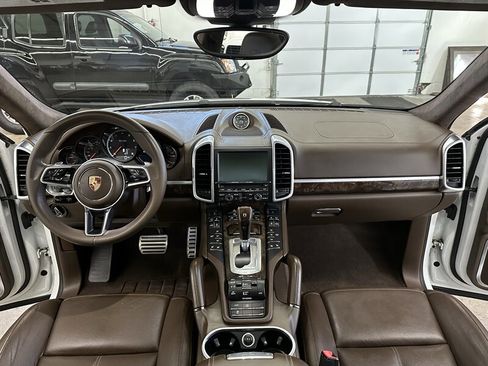 Used 2015 Porsche Cayenne Turbo w/ Premium Plus Package AWD/4WD image 15