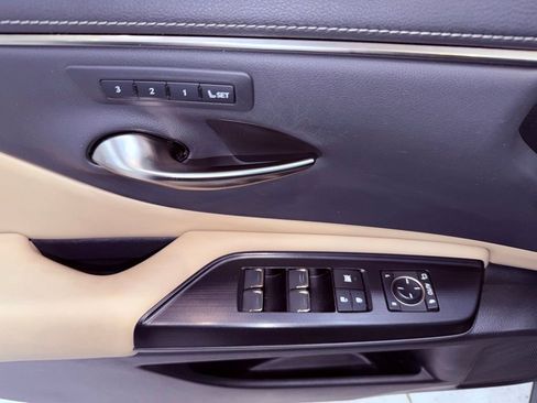 Used 2021 Lexus ES 300h w/ Premium Package image 18