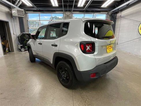 Used 2021 Jeep Renegade Sport AWD/4WD image 3