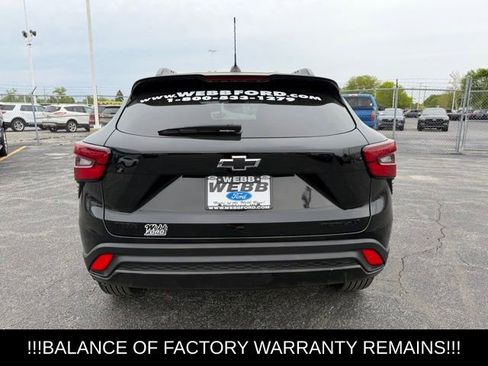 Used 2025 Chevrolet Trax LT FWD image 7