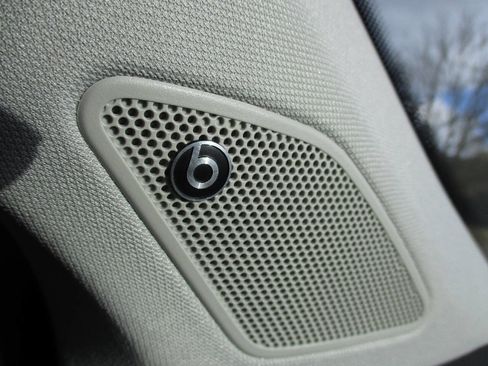 Used 2022 Volkswagen Taos SEL image 48