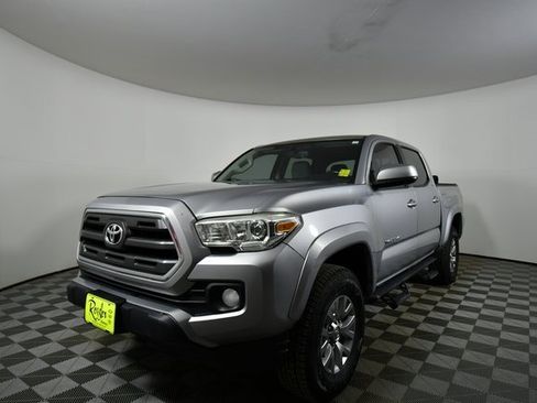 Used 2016 Toyota Tacoma Tacoma Double Cab image 6