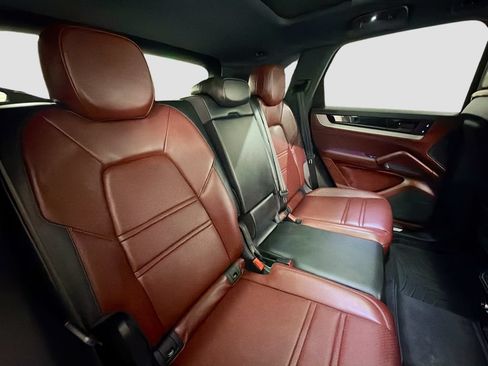 Certified 2024 Porsche Cayenne S AWD/4WD image 28